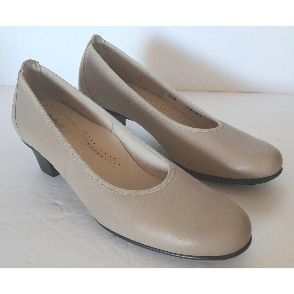SAS Milano Womans 9 1/2N Comfort Leather Pumps Crema